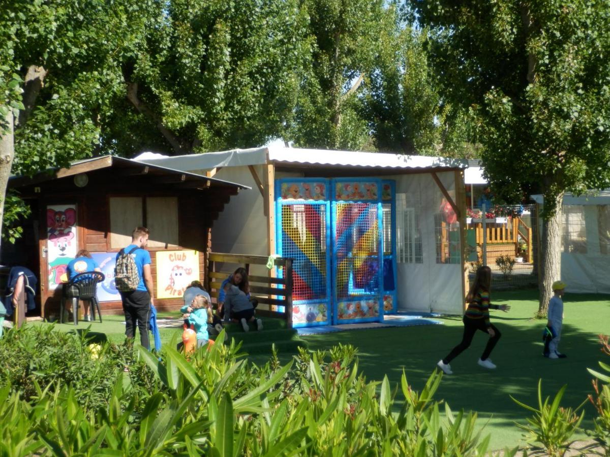 Hotel Camping Les Sables Du Midi Valras-Plage Exterior foto